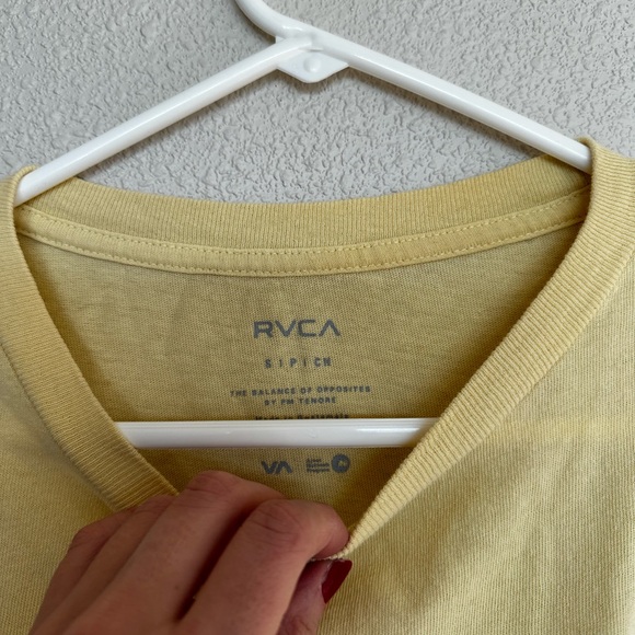 RVCA cropped tshirt - Picture 3 of 3